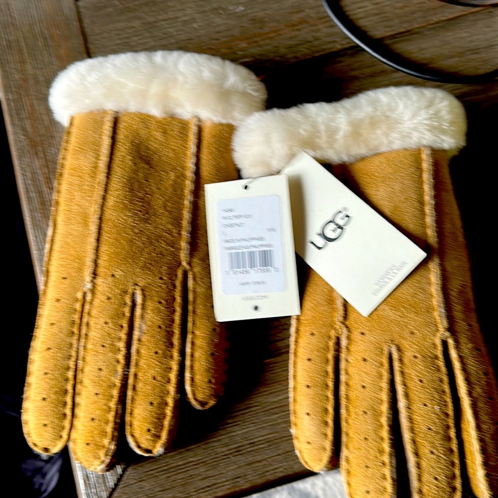 Brand New UGG Suede Gloves lined with Sherpa